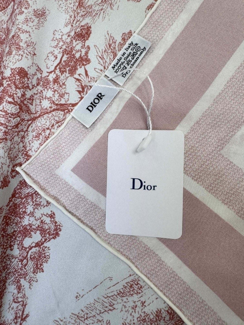 CHRISTIAN DIOR